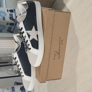 NEW Vintage Havana Black and White Star Sneakers